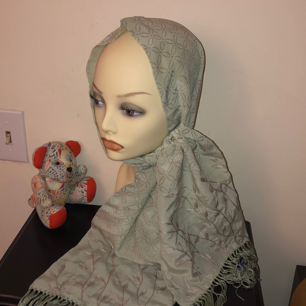 NEIMAN MARCUS MEGAN PARK 1005 SILK SAGE SCARF